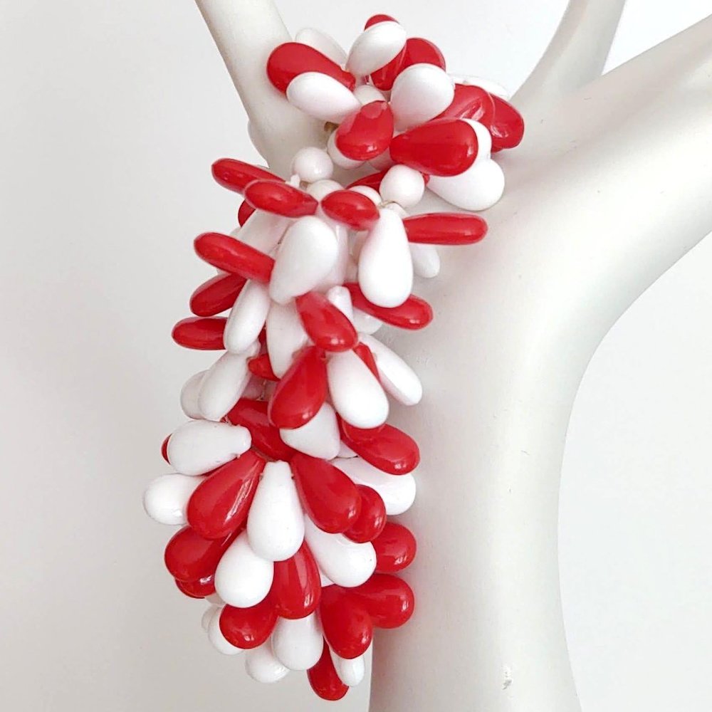 Red and white beaded stretch bracelet